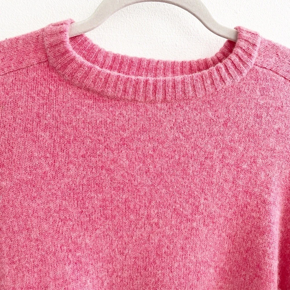 H&M Pink Sweater Medium Crew Neck Long Sleeve Ribbed Hem bubble pink NWOT - Picture 7 of 10
